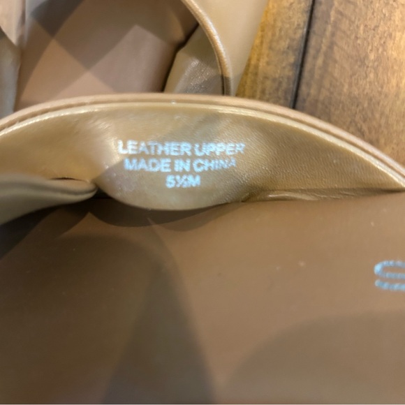 J/SLIDES | Cross-Strap YURI Sandals - Picture 6 of 8